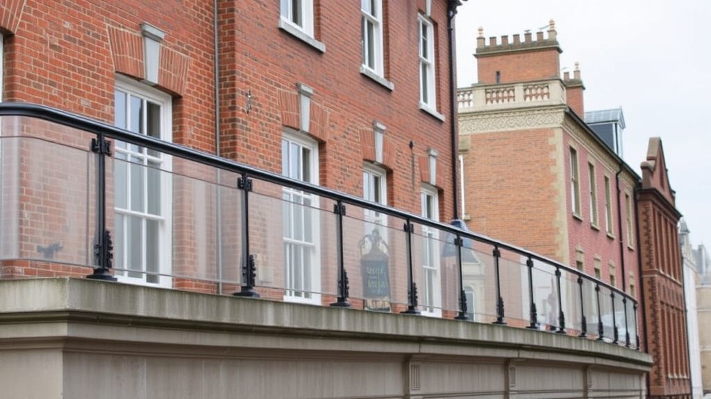 parapet barriers for listed buildings