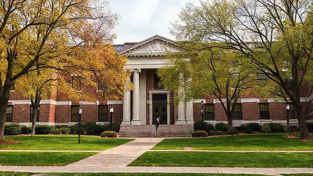 illustration depicting the question of mandatory student failures in law school